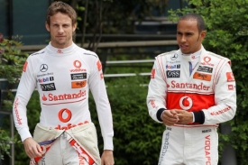 Vítězná dvojice McLarenu: Jenson Button (vlevo) a Lewis Hamilton.