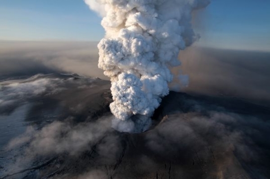 Pohled do ústí vulkánu.