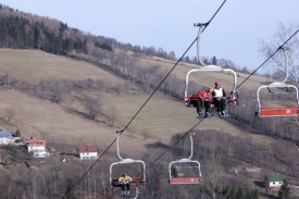 Poslední lyžařský víkend v Krkonoších - většina lanovek končí provoz.