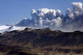 Z Islandu se valí další mrak sopečného prachu.