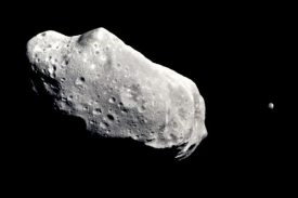 Asteroidy jsou tak malé, že je gravitace neměla sílu zakulatit.