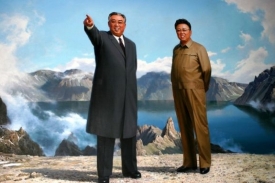 Obraz zachycující Kim Ir-sena a jeho syna Kim Čong-ila.