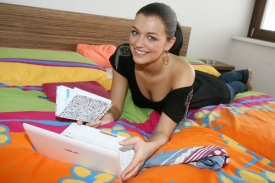 Česká Miss 2010 Jitka Válková ve své nové posteli.