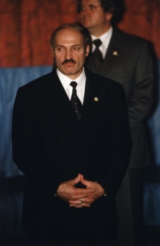 Prezident Lukašenko oznámil, že sesazený Bakijev je pod jeho ochranou.