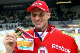 Dominik Hašek se zlatou medailí.