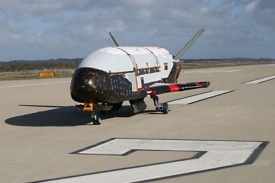 X-37B (na snímku) je proti raketoplánům čtvrtinový.