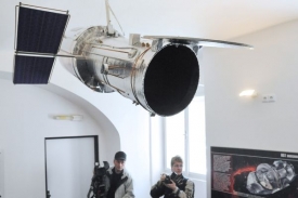 V pražské Štefánikově hvězdárně je k vidění věrný model teleskopu.
