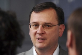 Petr Nečas reaguje na prohl&aacute;&scaron;en&iacute; Jiř&iacute;ho Paroubka o korupci.