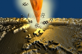 Hrot odděluje jednotlivé molekuly a modeluje požadovaný tvar.