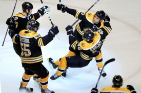 Hokejisté Bostonu Bruins postupují do 2. kola play-off.
