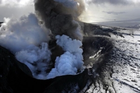 Sopečný prach z Islandu může za škodu počítanou v miliardách.
