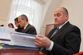 Šéf Nejvyššího kontrolního úřadu František Dohnal (vpravo).