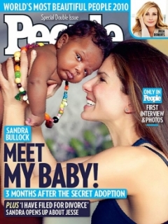 Sandra Bullocková se synem Louisem v časopisu People.