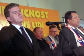 Paroubek v Ostravě oznamuje rezignaci předsedy Sněmovny Vlčka.