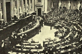 První zasedání parlamentu v roce 1907.