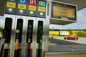 Ceny pohonných hmot v Česku stále rostou.