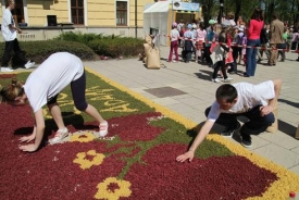 Na mozaiku spotřebovali studenti 600 kilogramů těstovin.