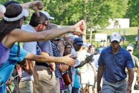 Palce dolů i potlesk. Woods vyvolává u fanoušků protichůdné emoce.