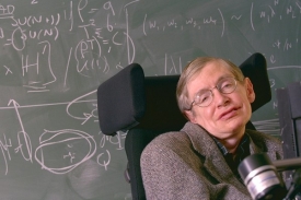 Hawking navazuje na Einsteina a v cestování časem nevidí problém.