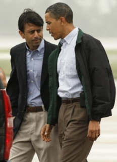 Prezident USA Barack Obama s guvernérem Luisiany Bobbym Jindalem.