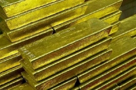 Zlato se dostalo na letošní maximum 1182 za unci.