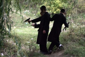 Ultraortodoxní Židé si hrají se zbraněmi (ilustrační foto).