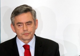 Gordon Brown ve svém okrsku zvítězil, premiérem ale asi nezůstane.