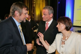 Michaela Šojdrová s předsedou KDU-ČSL Cyrilem Svobodou (uprostřed).