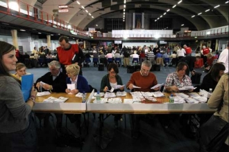 Sčítání hlasů v Belfastu.