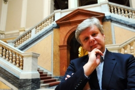 Ministr kultury Riedlbauch Darjanina z funkce ředitele odvolal.
