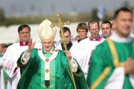 Benedikt XVI. tuto sobotu přijal rezignaci augsburského biskupa Mixy.