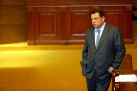 Paroubek a jeho ČSSD chce mimořádnou schůzi k protikorupčnímu balíčku.