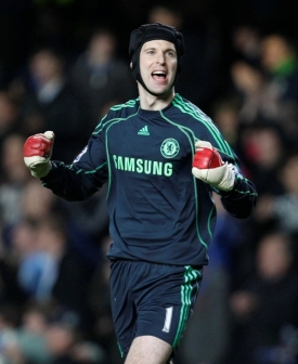 Petr Čech získal s londýnskou Chelsea třetí mistrovský titul.
