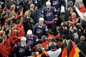 Hokejistům USA hrozí, že z mistrovství odjedou s ostudou.