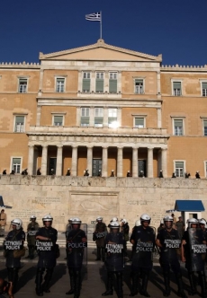 Neklid je podle cestovních kanceláří jen v Aténách.
