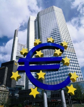 ECB se zříká svých zásad.