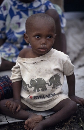 I uprchlíci z Rwandy v roce 1994 měli oblečení.