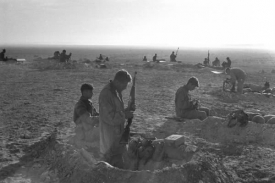 Izarelské jednotky na Sinaji za suezské krize roku 1956