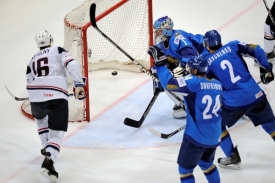 Hokejisté USA nasázeli Kazachstánu deset branek.