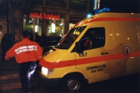 Opilá žena napadla zdravotní sestru ze záchranky (ilustrační foto).