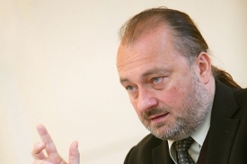 Ředitel politického odboru prezidenta Ladislav Jakl hájil veto Hradu.