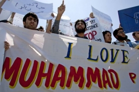 Pákistánští studenti se bez Facebooku obejdou. Mohamed je přednější.