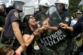 Zájezdy za demonstracemi? Dnešní Atény.