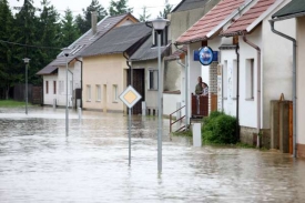 Povodně budou stát nejspíše více než miliardu korun.