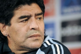 Diego Maradona nemá s novináři slitování.