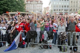 Na Václavském náměstí sledovaly zápas stovky lidí.