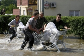 Obyvatelé Vratislavi se musejí evakuovat.