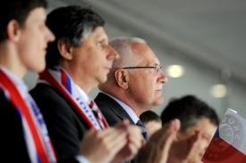 Na zápas dorazili i prezident Václav Klaus a premiér Jan Fischer.