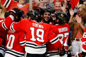 Hokejisté Chicaga postoupili jako první do finále Stanley Cupu.
