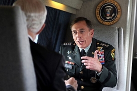 Americký generál David Petraeus.
